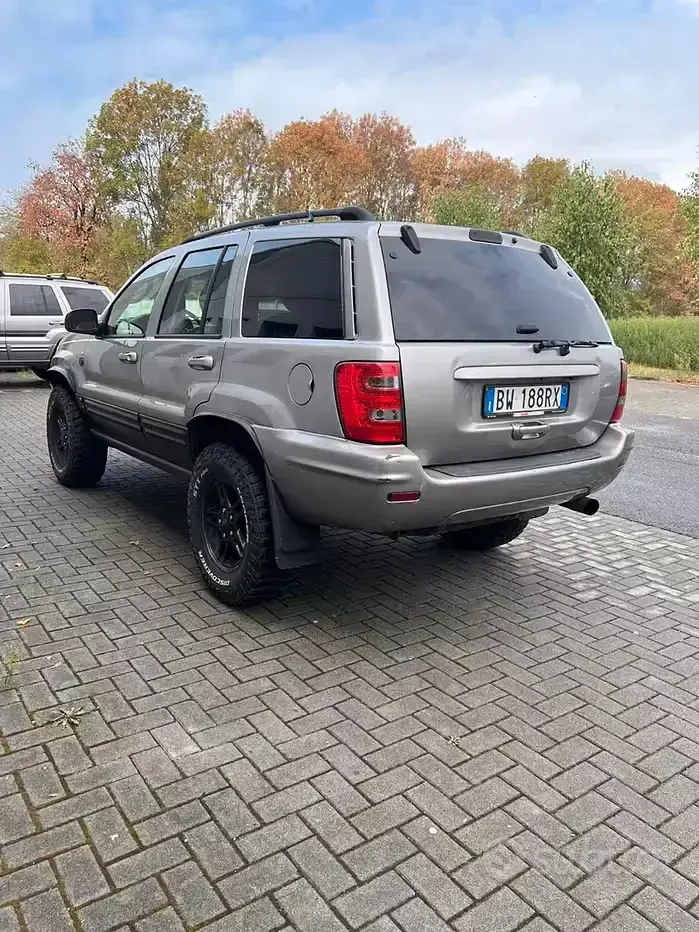 Usata Jeep Grand Cherokee 163 CV (119 kW) 2002 Grigio SUV