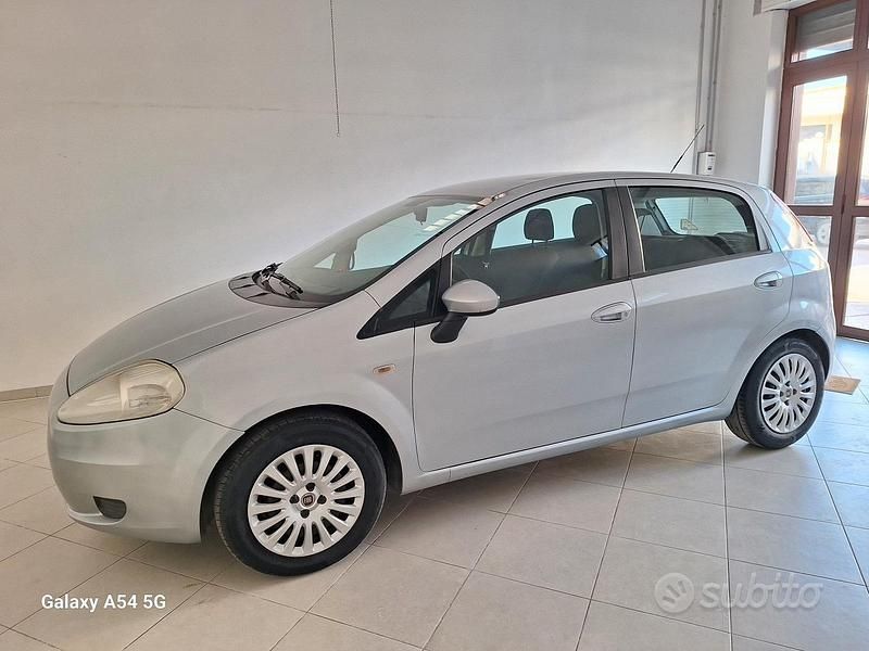 Usata Fiat Grande Punto 75 CV (55 kW) 2008 Grigio Utilitaria