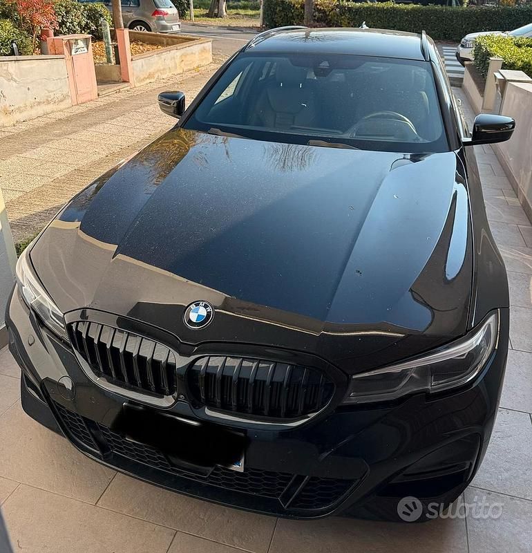 Nero Usata 2019 BMW 330 Tre volumi | 42.000 € - Immagine 1/4