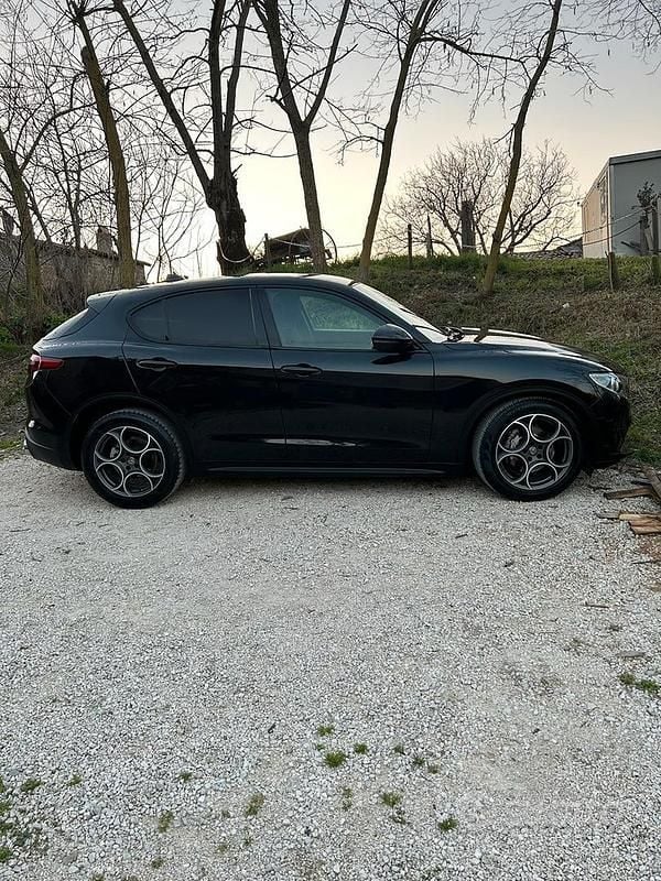 Nero Usata 2019 Alfa Romeo Stelvio SUV | 19.500 € (Buon prezzo) - Immagine 1/4