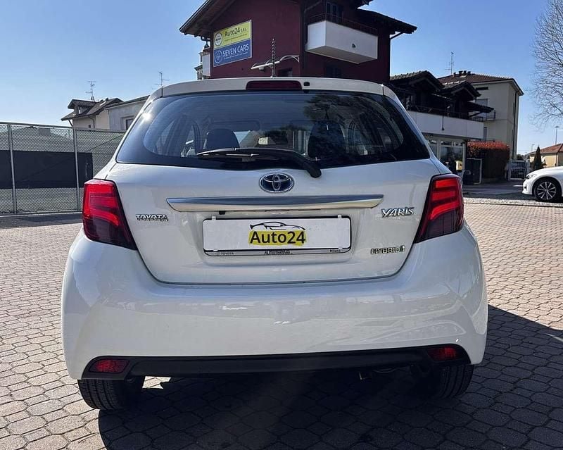 Usata Toyota Yaris Hybrid Active 73 CV (53 kW) 2017 Bianco Berlina