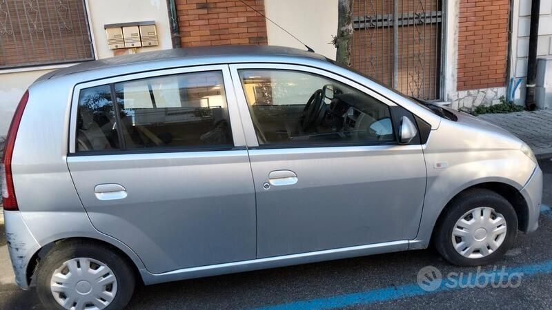 Argento Usata 2007 Daihatsu Cuore Due volumi | 1500 € - Immagine 1/4