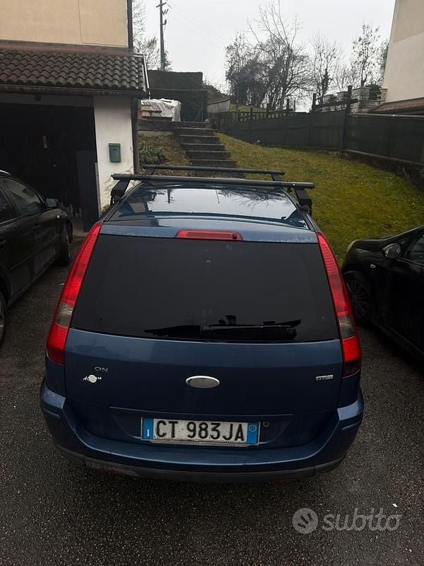 Usata Ford Fusion 68 CV (50 kW) 2005 Blu Berlina