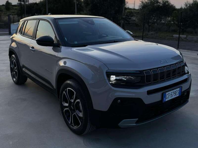 Nuova Jeep Avenger Longitude 101 CV (74 kW) 2025 Grigio SUV