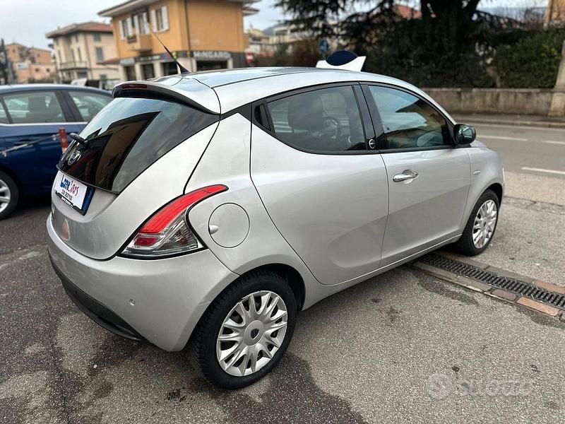 Usata Lancia Ypsilon Gold 69 CV (50 kW) 2012 Grigio Utilitaria