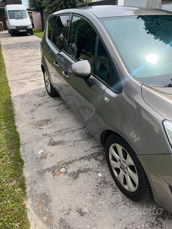 Usata Opel Meriva 100 CV (73 kW) 2013 Grigio Monovolume