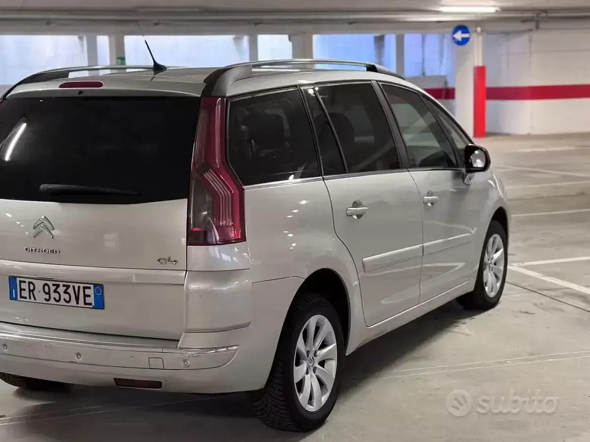Begagnad Citroën C4 Picasso Exclusive 116 HK (85 kW) 2013 Grå Minibuss