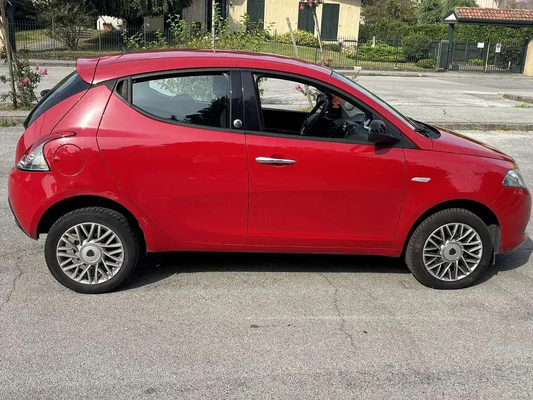 Usata Lancia Ypsilon Gold 86 CV (63 kW) 2013 Utilitaria
