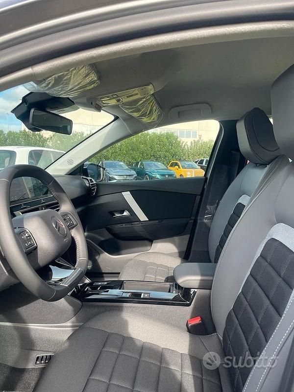 Nuova Citroën C4 2025 Grigio Berlina