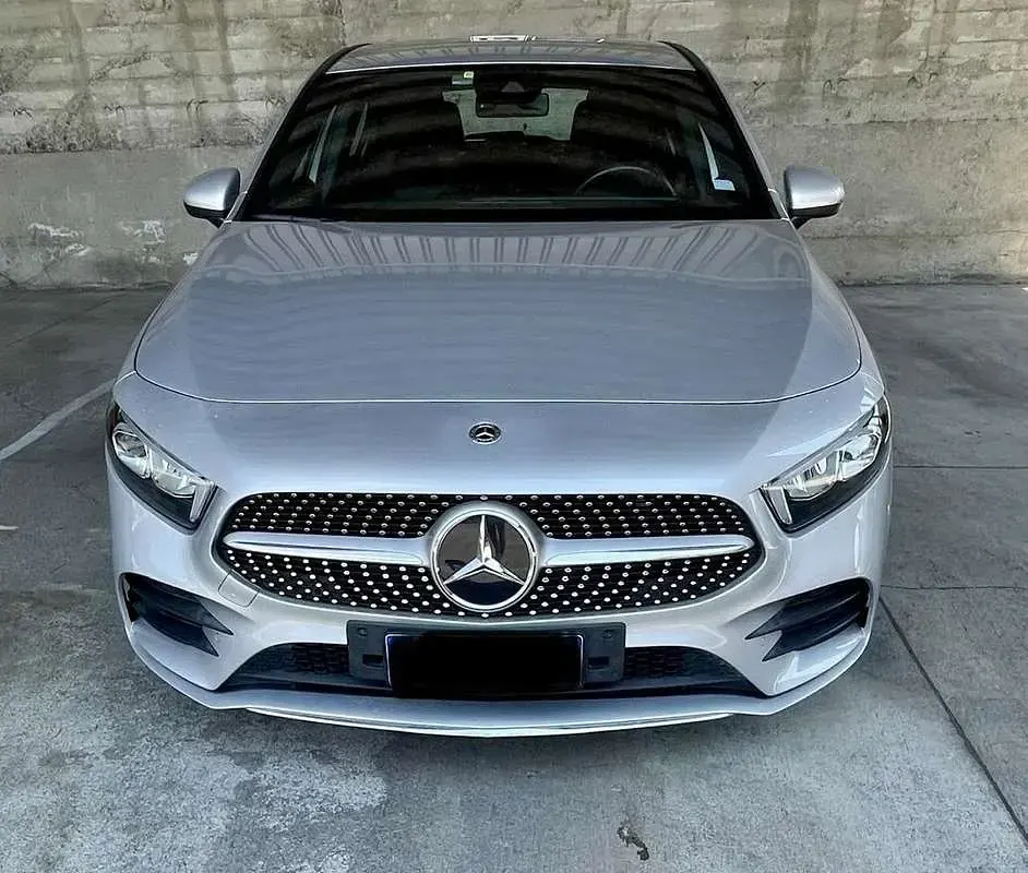 Usata Mercedes A180 AMG line 136 CV (100 kW) 2021 Argento Berlina