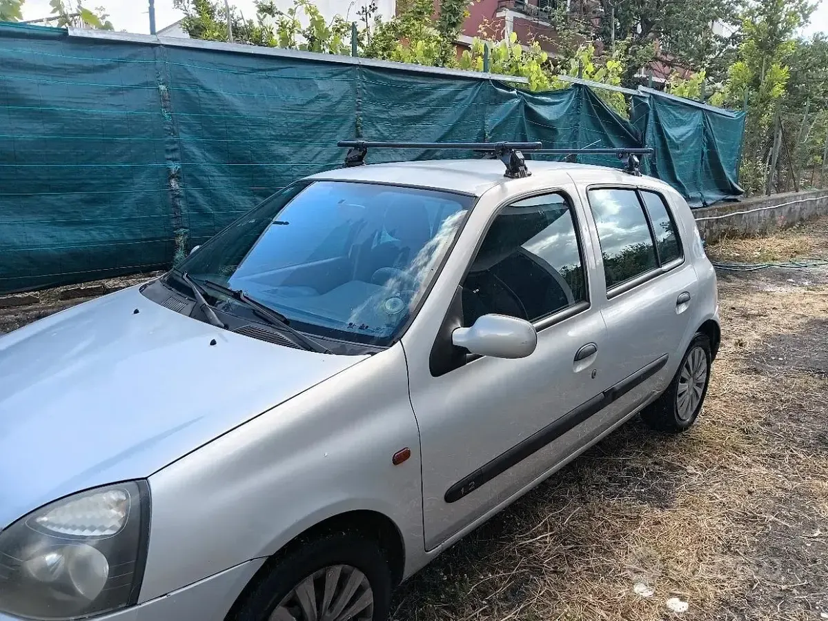 Usata Renault Clio 58 CV (42 kW) 2002 Grigio Berlina