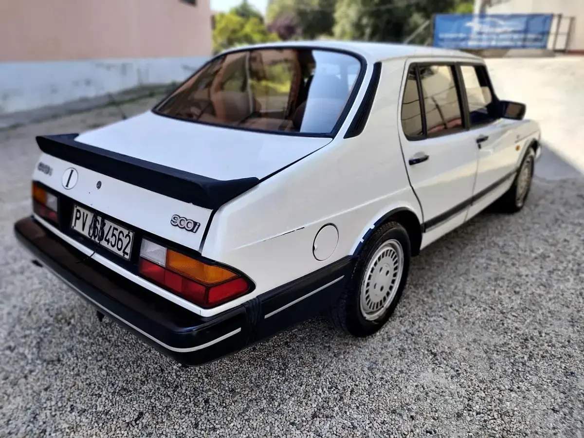 Usata Saab 900 118 CV (86 kW) 1987 Bianco Berlina