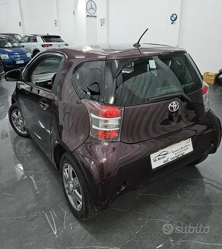 Usata Toyota iQ Sol 67 CV (49 kW) 2010 Rosso Utilitaria