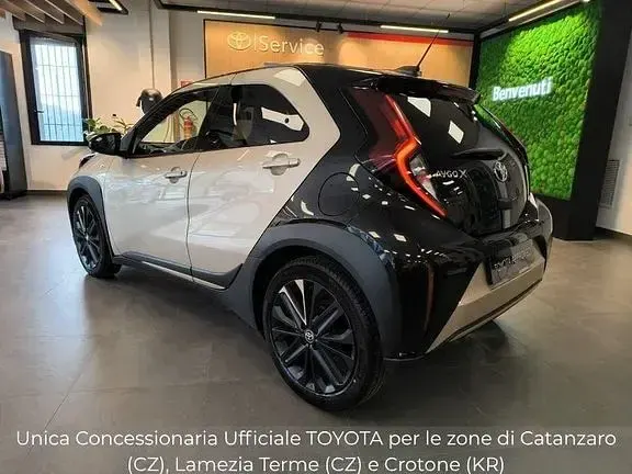 Usata Toyota Aygo X Trend 72 CV (52 kW) 2022 Beige SUV