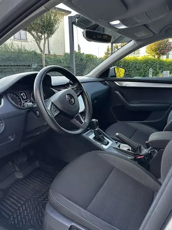 Usata Skoda Octavia Executive 150 CV (110 kW) 2019 Argento Station wagon