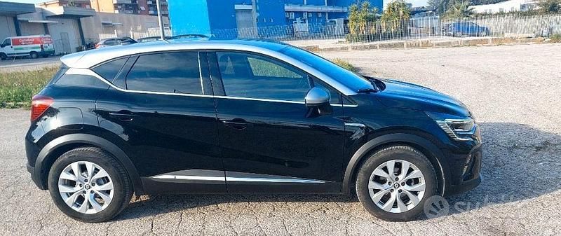 Usata Renault Captur Intens 101 CV (74 kW) 2022 Nero SUV