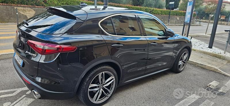 Usata Alfa Romeo Stelvio 180 CV (132 kW) 2017 Nero SUV