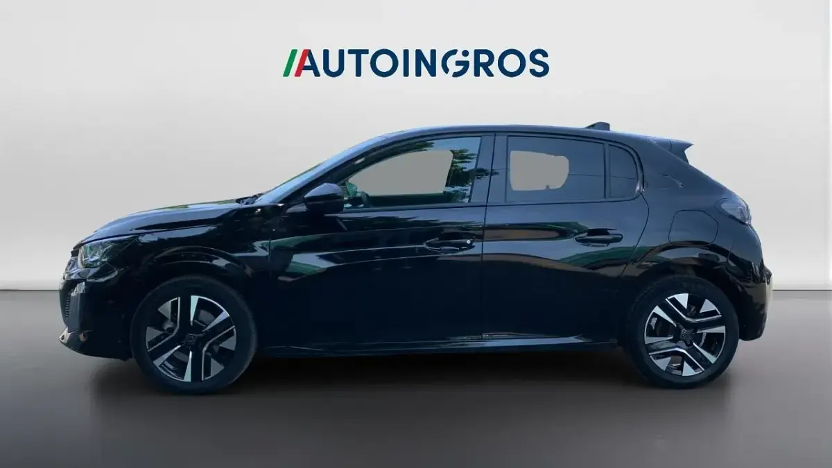 Usata Peugeot 208 Allure 101 CV (74 kW) 2024 Nero Utilitaria