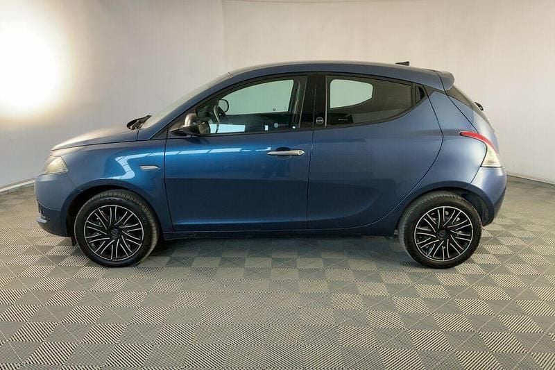 Usata Lancia Ypsilon Gold 70 CV (51 kW) 2021 Blu Utilitaria