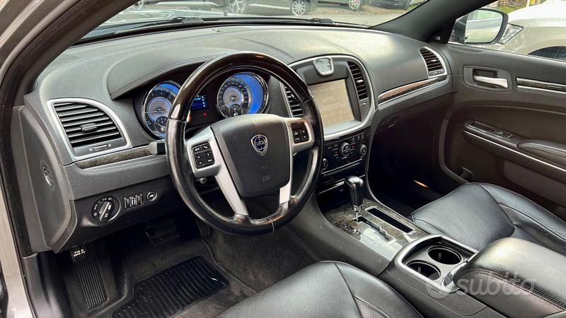 Usata Lancia Thema Platinum 190 CV (139 kW) 2012 Grigio Berlina