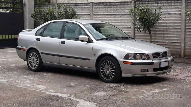 Occasion Volvo S40 109 ch (80 kW) 2023 Gris Berline