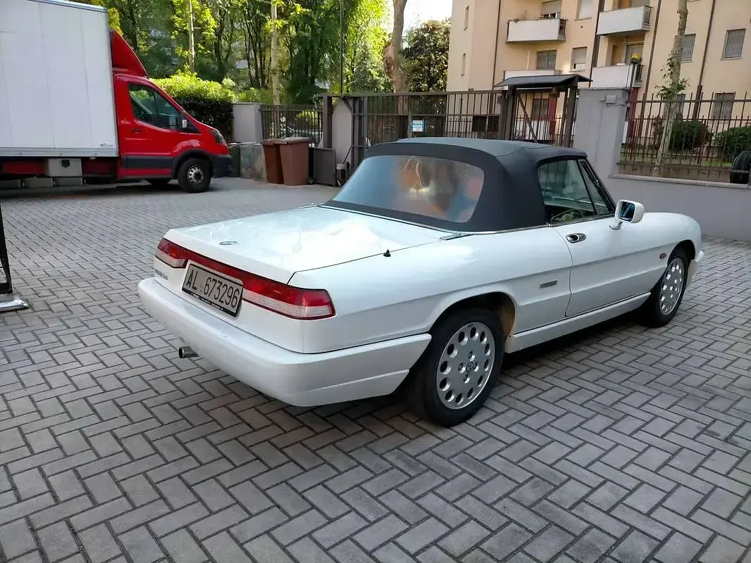 Usata Alfa Romeo Spider 126 CV (92 kW) 1990 Bianco Cabrio