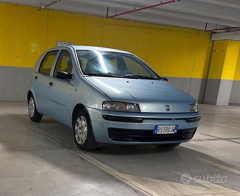 Usata 2001 Fiat Punto Tre volumi | 1100 € - Immagine 1/4