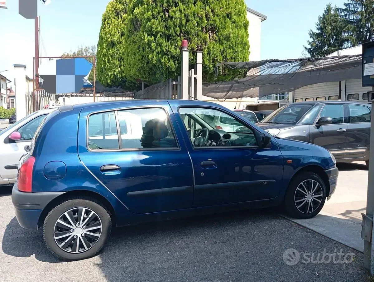 Usata Renault Clio 75 CV (55 kW) 1999 Bluazzurro Berlina