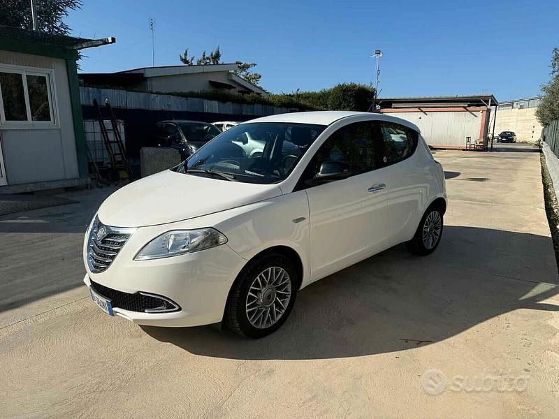 Usata Lancia Ypsilon Gold 69 CV (50 kW) 2013 Bianco Utilitaria
