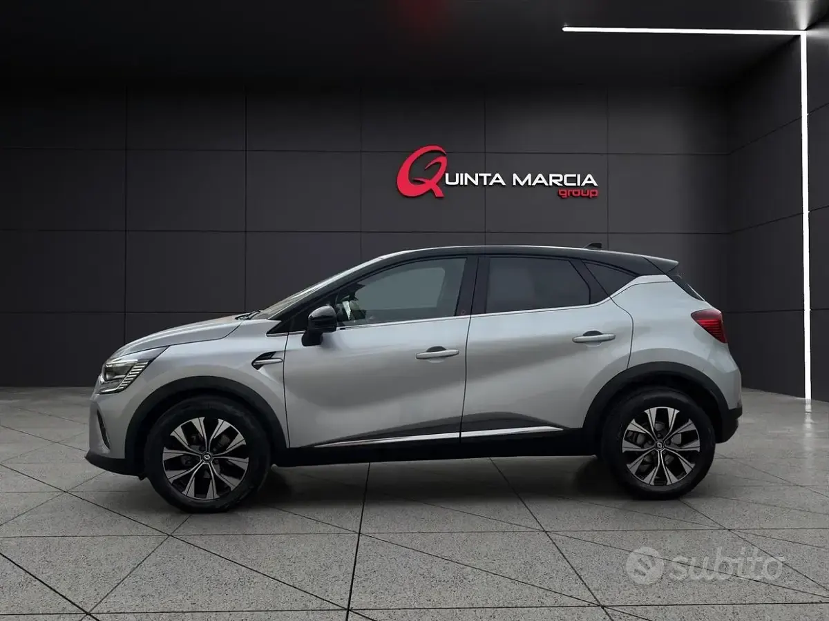 Usata Renault Captur Techno 101 CV (74 kW) 2024 Grigio SUV