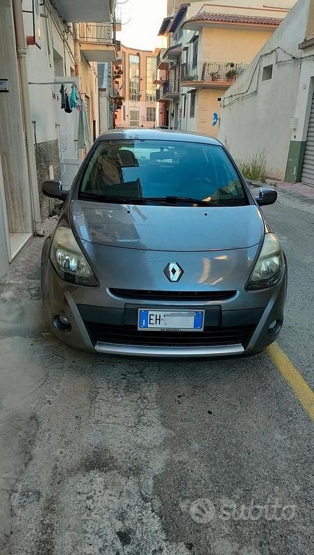 Usata Renault Clio III 75 CV (55 kW) 2012 Grigio Utilitaria