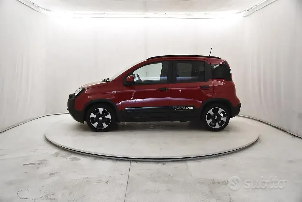 Usado Fiat Panda Cross Cross 70 HP (51 kW) 2025 Vermelho Citadino