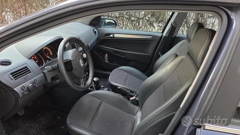 Usata Opel Astra Cosmo 125 CV (91 kW) 2008 Blu Berlina