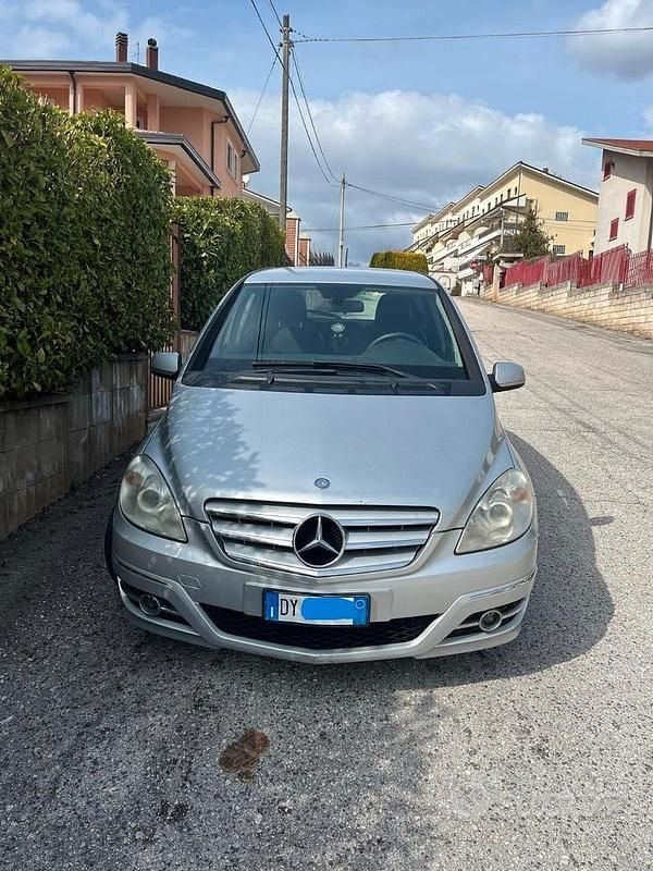 Usata Mercedes B180 2009 Grigio Monovolume