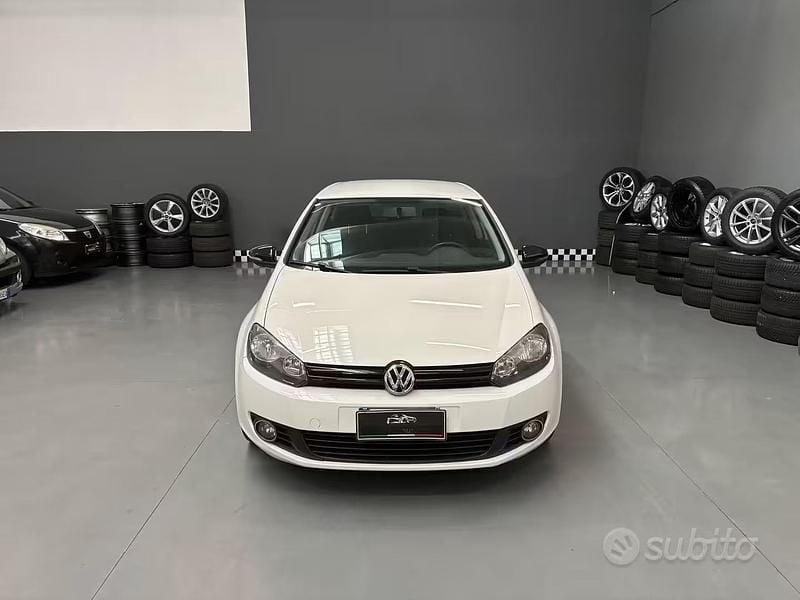 Usata VW Golf VI Comfortline 105 CV (77 kW) 2010 Bianco Utilitaria