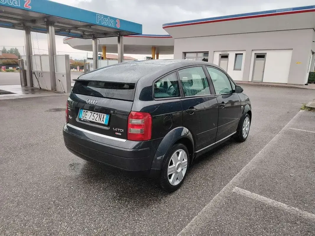 Usata Audi A2 Ambiente 75 CV (55 kW) 2003 Nero Utilitaria