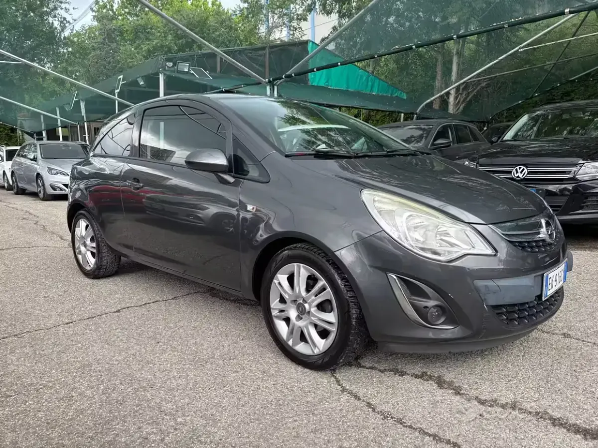 Usata Opel Corsa 85 CV (62 kW) 2011 Grigio Utilitaria