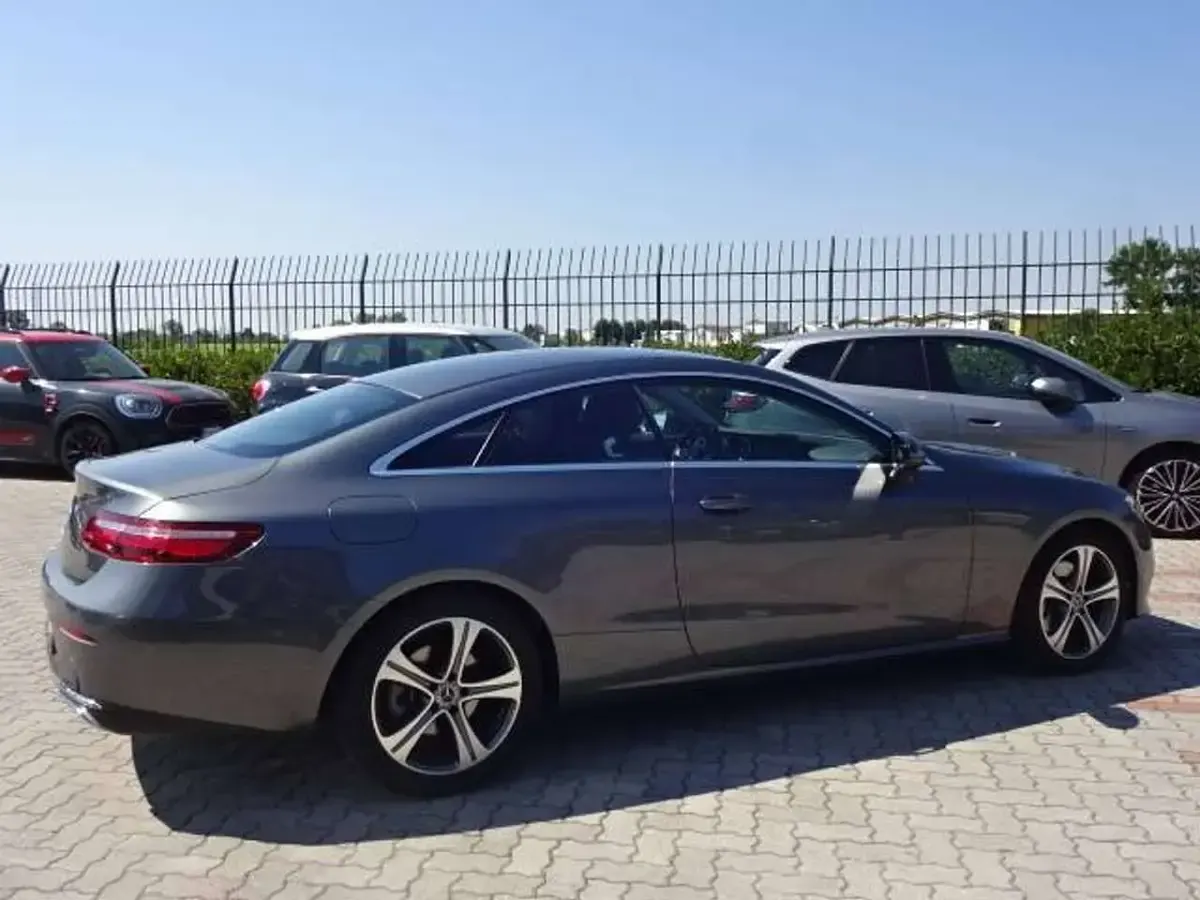 Usata Mercedes E220 Premium 194 CV (142 kW) 2017 Grigio Coupé
