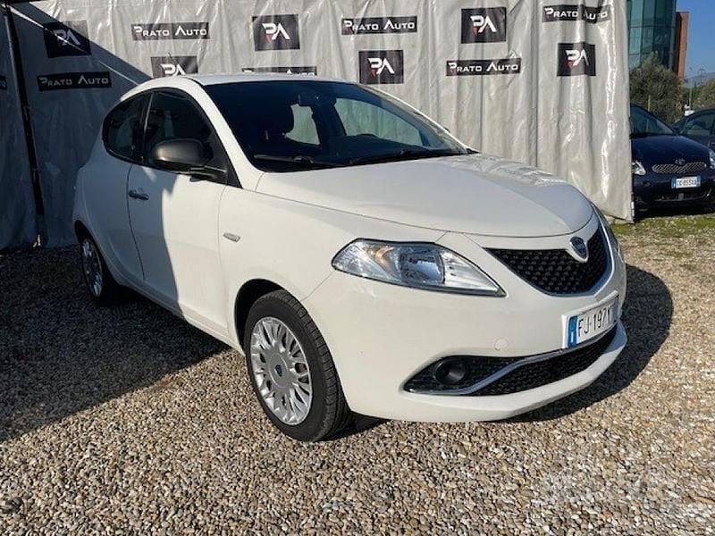 Usata Lancia Ypsilon 69 CV (50 kW) 2017 Bianco Utilitaria