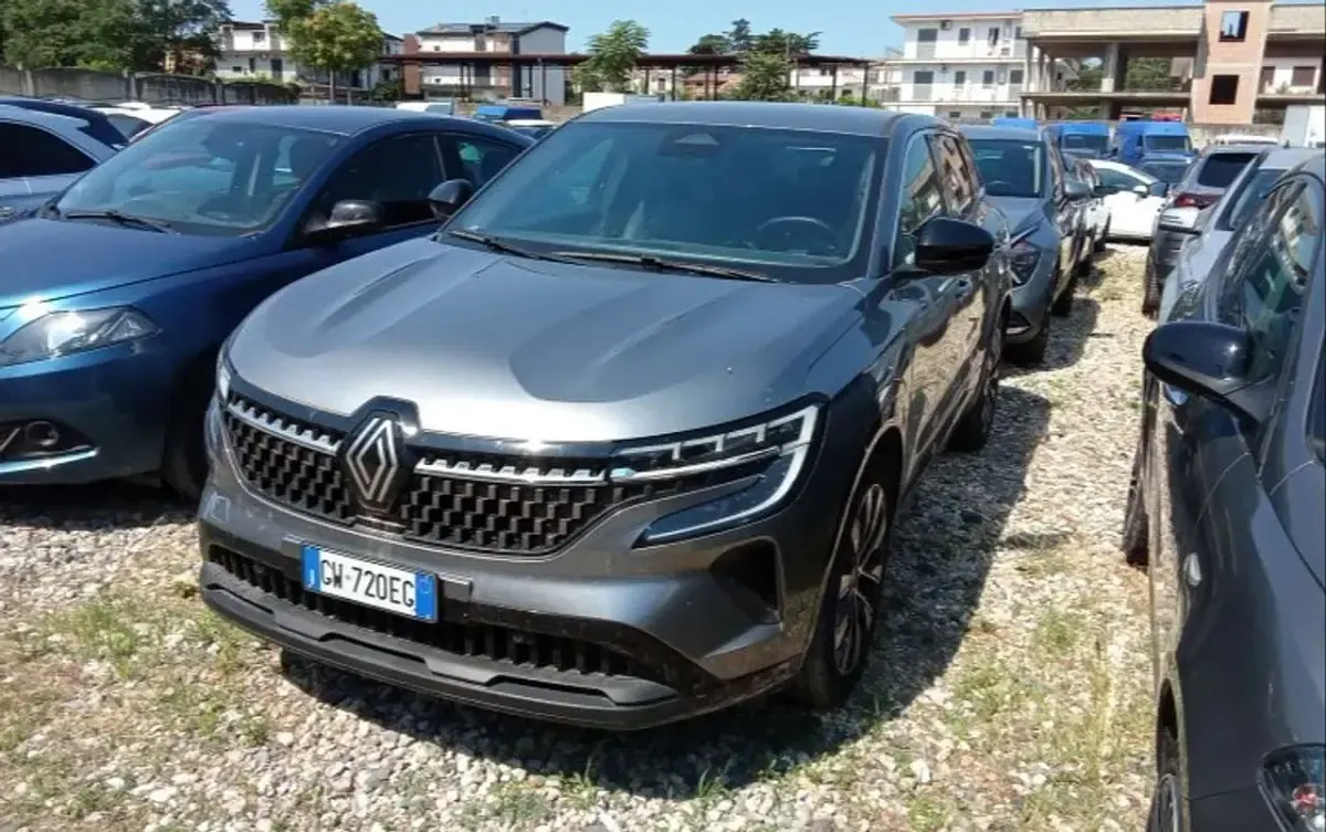 Usata Renault Austral 131 CV (96 kW) 2024 Grigio SUV