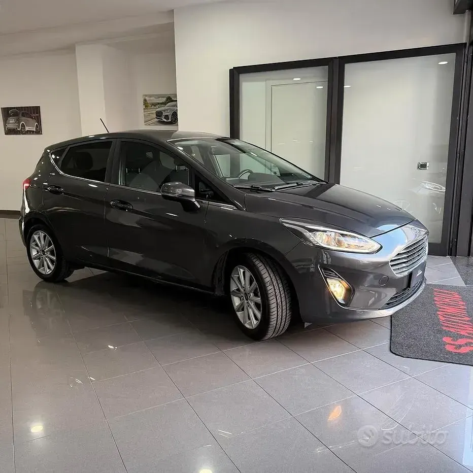 Usata Ford Fiesta 75 CV (55 kW) 2019 Grigio Utilitaria