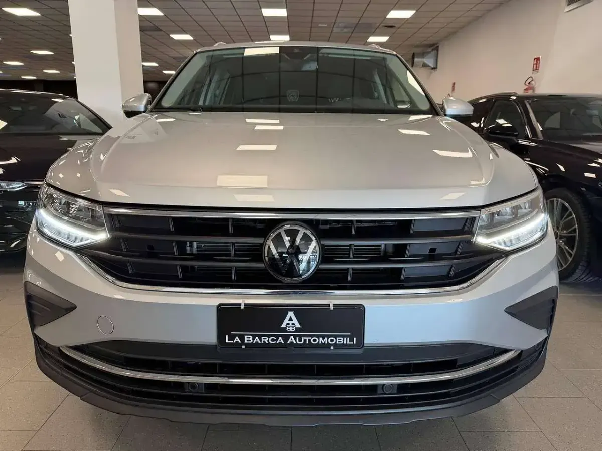 Usata VW Tiguan Life 150 CV (110 kW) 2024 Argento SUV