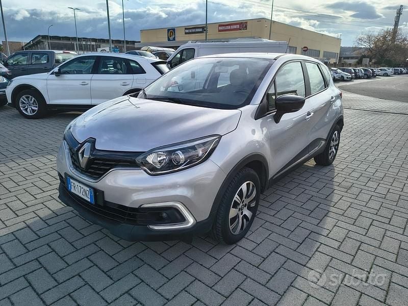 Usata Renault Captur Zen 90 CV (66 kW) 2018 Grigio SUV