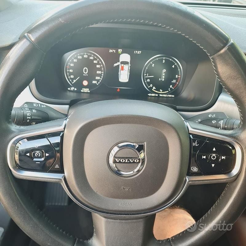 Usata Volvo S90 Momentum 190 CV (139 kW) 2019 Nero Berlina