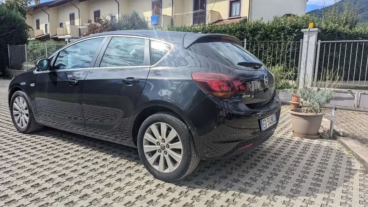 Usata Opel Astra Cosmo 110 CV (80 kW) 2010 Berlina
