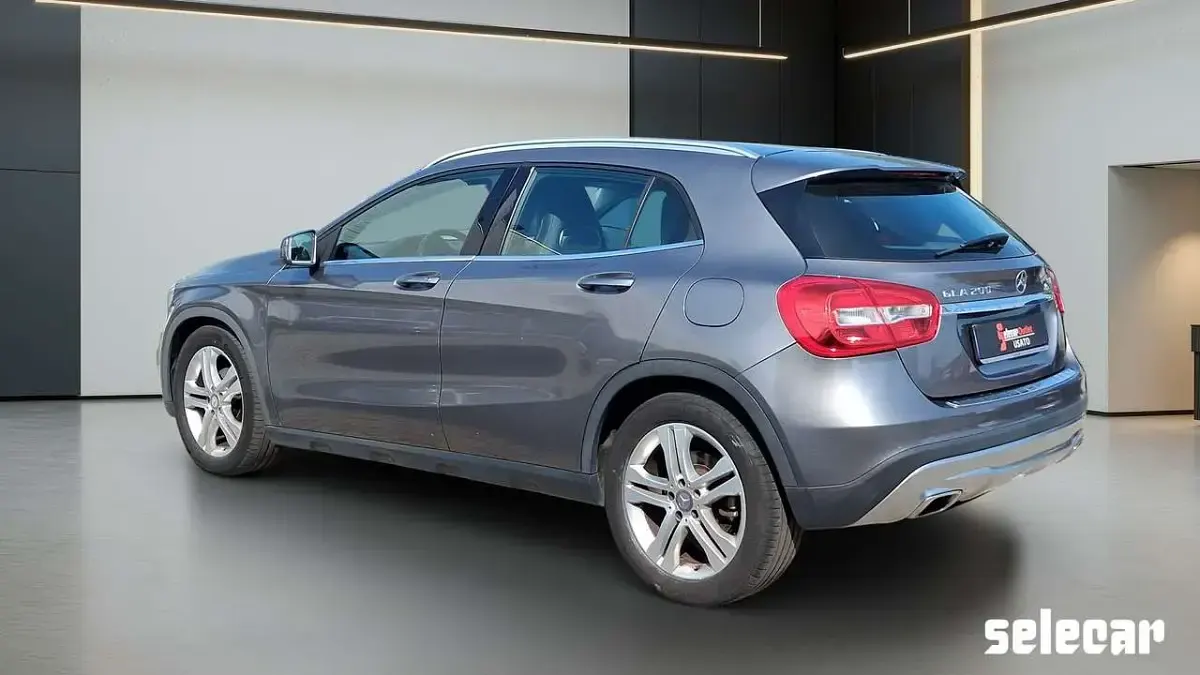 Usata Mercedes GLA200 Premium 136 CV (100 kW) 2015 Grigio metallizzato scuro SUV