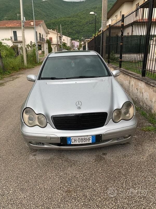 Usata Mercedes C220 143 CV (105 kW) 2003 Grigio Berlina