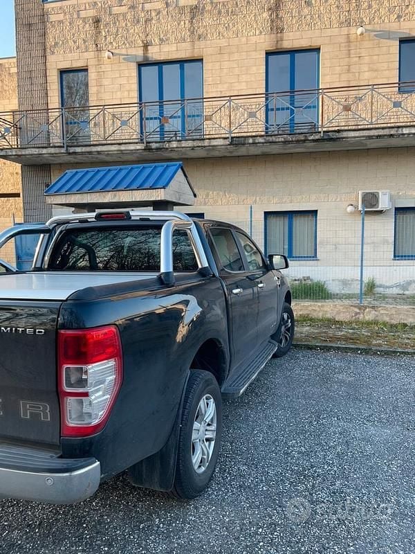 Usata Ford Ranger 213 CV (156 kW) 2023 Nero Pick-up