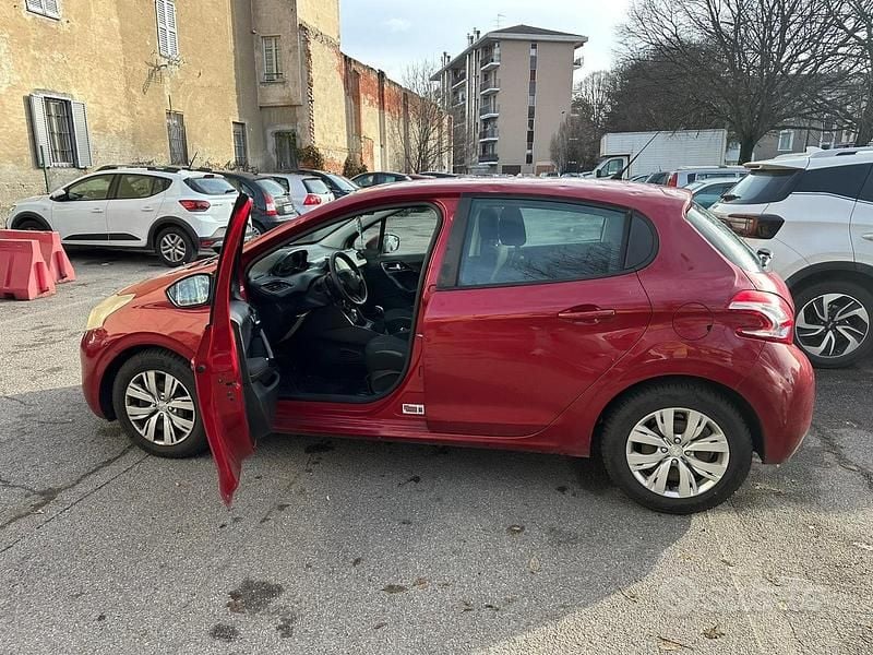 Usata Peugeot 208 68 CV (50 kW) 2012 Rosso Utilitaria