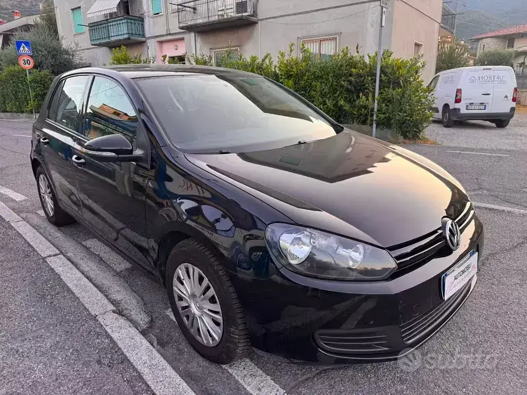 Usata VW Golf VI United 80 CV (58 kW) 2011 Nero pastello Utilitaria